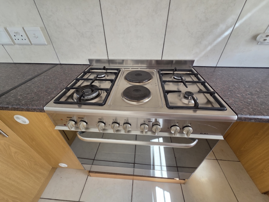 To Let 2 Bedroom Property for Rent in Olifantskop Western Cape